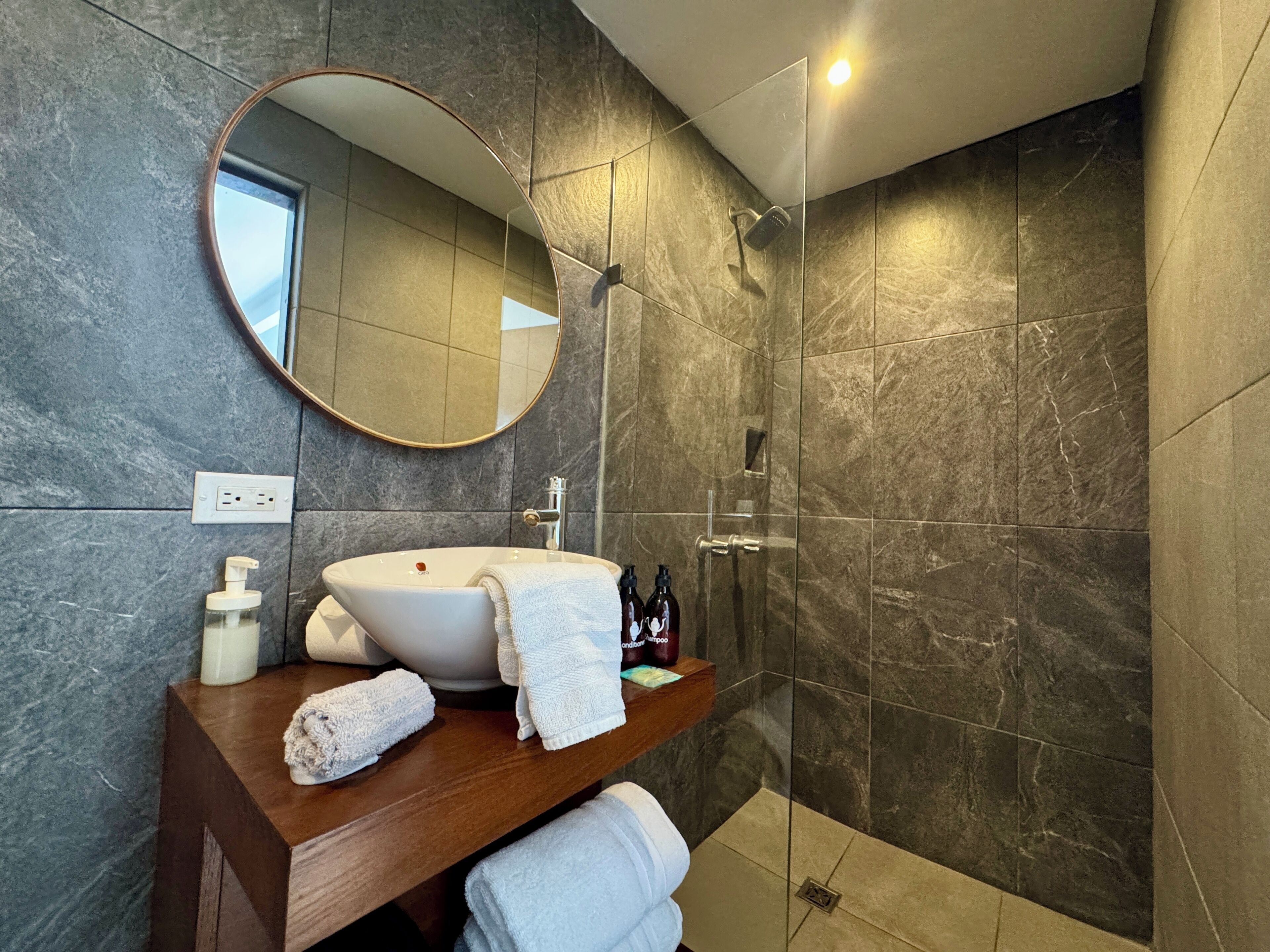 Standard Quadruple Room | Bathroom | Bathtub, hair dryer, towels, soap
