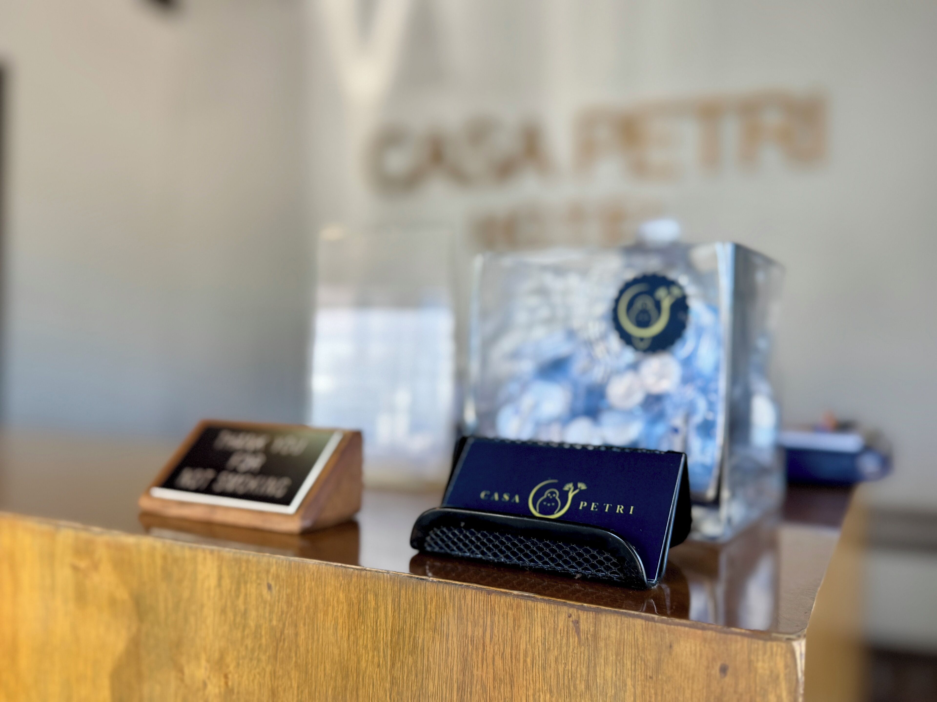 A wooden reception desk with a sign that reads "CASA PETRI."