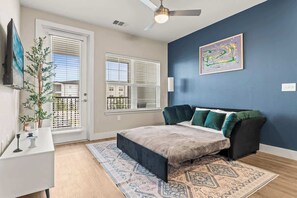2 bedrooms, iron/ironing board, travel cot, WiFi