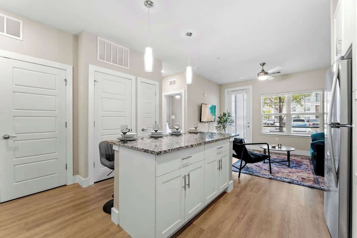 冰箱、微波炉、烤箱、炉灶