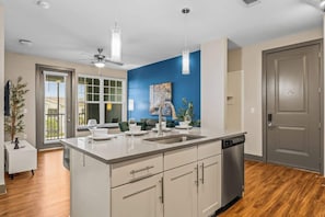 Interior - Pool, Gym, Near Parks | King Bed | Pet-Friendly (Winter Garden)