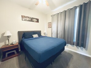 3 bedrooms, iron/ironing board, WiFi, bed sheets - Silver Palm Townhome: 10 Minutes From Disney! (Kissimmee)