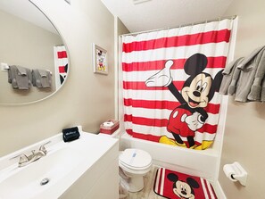 Shower, hair dryer, towels, soap - Silver Palm Townhome: 10 Minutes From Disney! (Kissimmee)