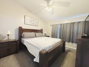 3 bedrooms, iron/ironing board, WiFi, bed sheets - Silver Palm Townhome: 10 Minutes From Disney! (Kissimmee)