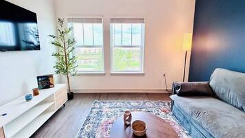 Een televisie en een kantoor