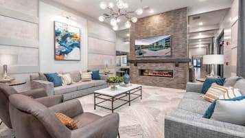 Een televisie en een kantoor