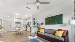 Living area - Lush Green Retreat 10 Min to Parks Pets Allowed (Bay Lake)