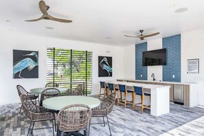 Dining - Close to Parks Retreat with KingBed & Pet-Friendly (Orlando)