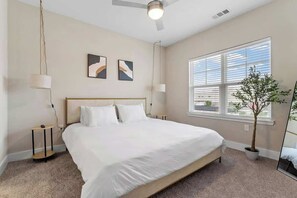 1 habitación, tabla de planchar con plancha, cuna de viaje y wifi 