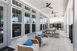 Outdoor dining - Serene King Escape + Pet Friendly w/Pool + Gym (Kissimmee)