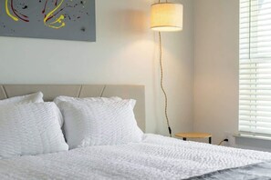 1 chambre, fer et planche à repasser, lit de bébé portatif, Wi-Fi
