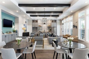Dining - Serene King Escape + Pet Friendly w/Pool + Gym (Kissimmee)