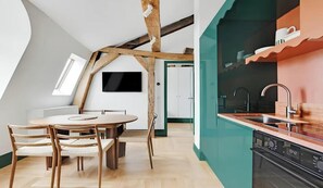 Kühlschrank, Mikrowelle, Ofen, Geschirrspüler