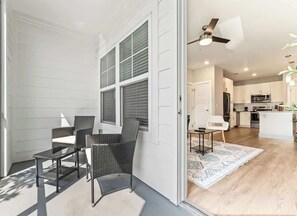 Interior - Pet-Friendly King condo | Pool, Gym, near Parks (Orlando)