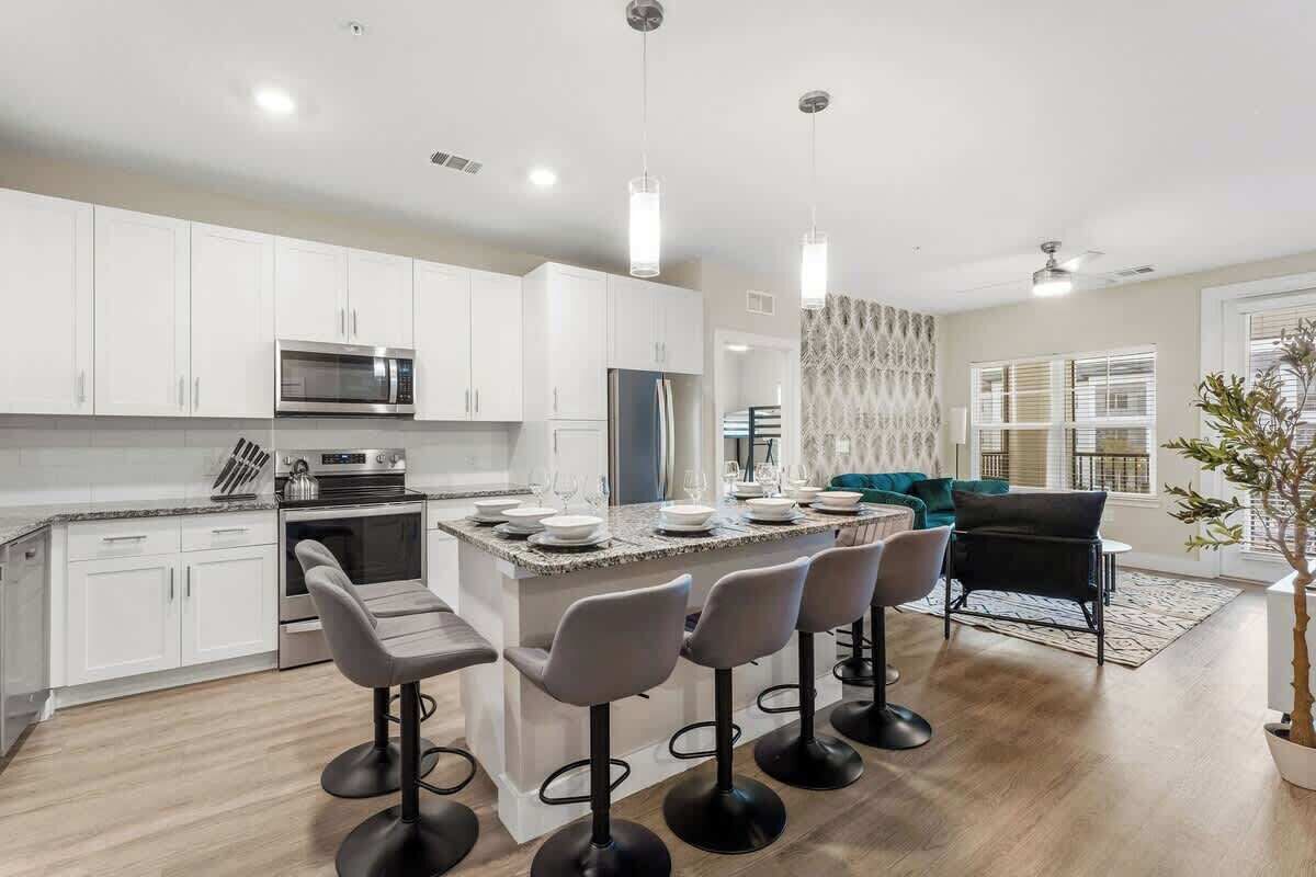 冰箱、微波炉、烤箱、炉灶