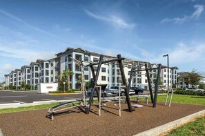 Children's area - King Bed, 15 Min to Parks, Pet-Friendly, Amenities (Winter Garden)