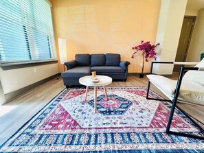 TV, offices - King Bed, 15 Min to Parks, Pet-Friendly, Amenities (Winter Garden)