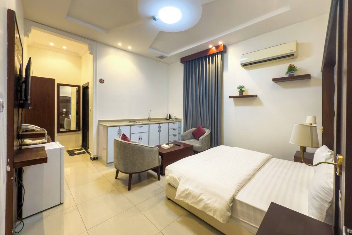 Economy Studio, City View | Peti besi dalam bilik, langsir/tirai gelap terus, kalis bunyi 