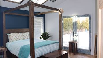 6 bedrooms, iron/ironing board, WiFi, bed sheets