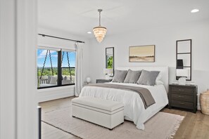 5 bedrooms, desk, free WiFi, bed sheets