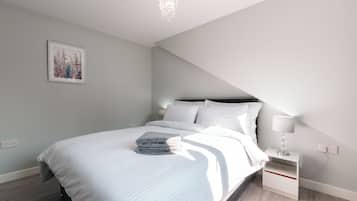 3 bedrooms, iron/ironing board, WiFi, bed sheets