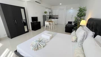 Suite, City View | In-room safe, laptop workspace, blackout drapes, iron/ironing board