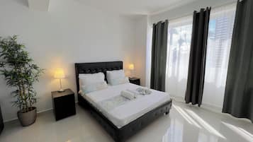 Suite, City View | In-room safe, laptop workspace, blackout drapes, iron/ironing board