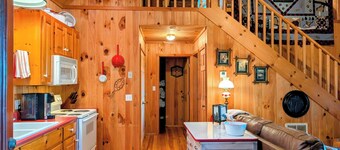 Hummingbirds Haven w/ Heavenly Mountain Views Dog Friendly!