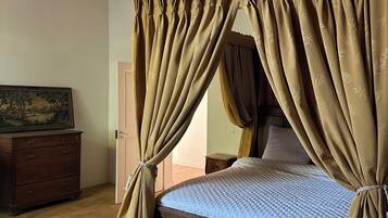 5 slaapkamers, een strijkplank/strijkijzer, wifi, beddengoed