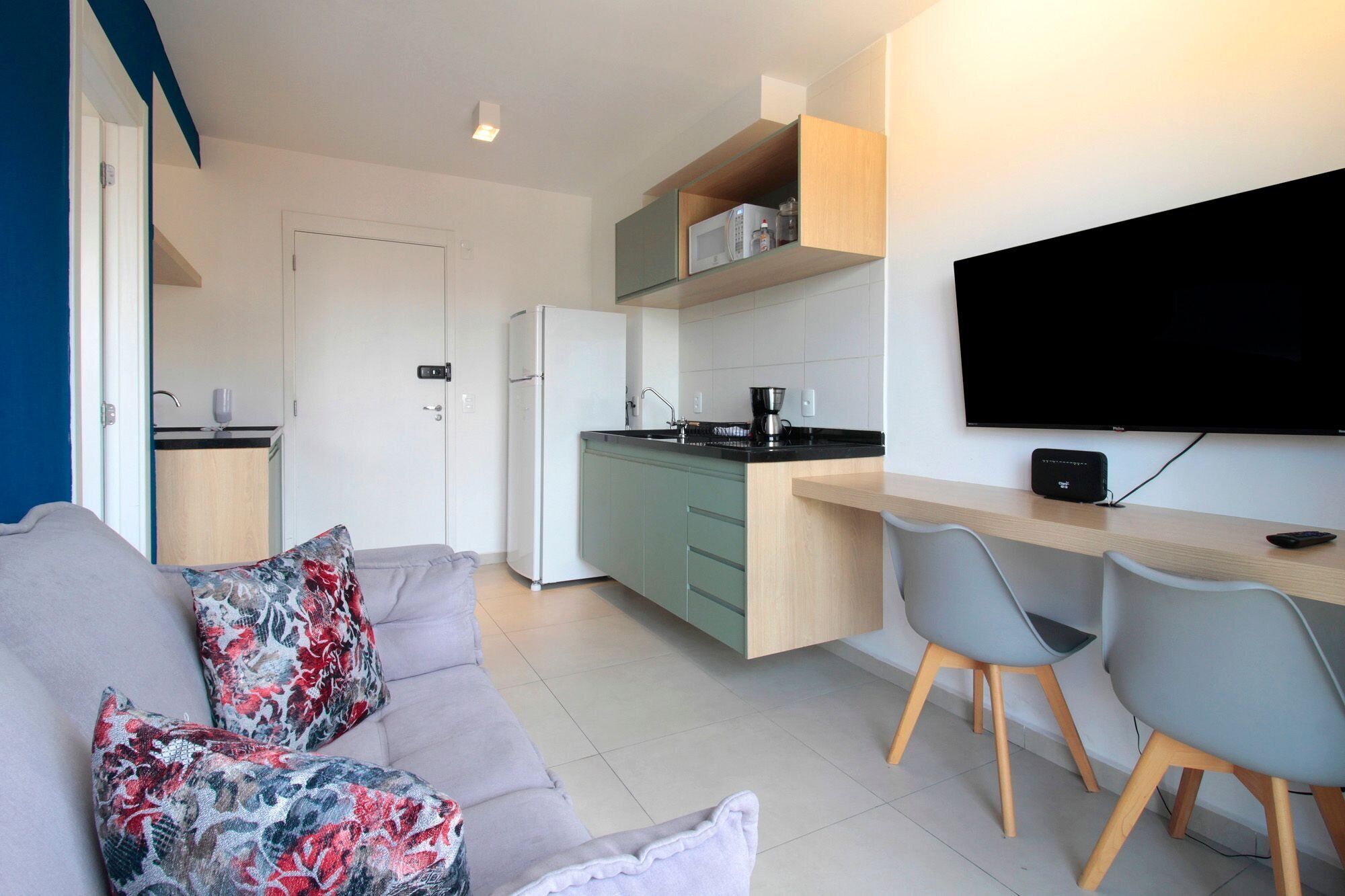 Apartamento Confort | Zona de estar | Una televisión