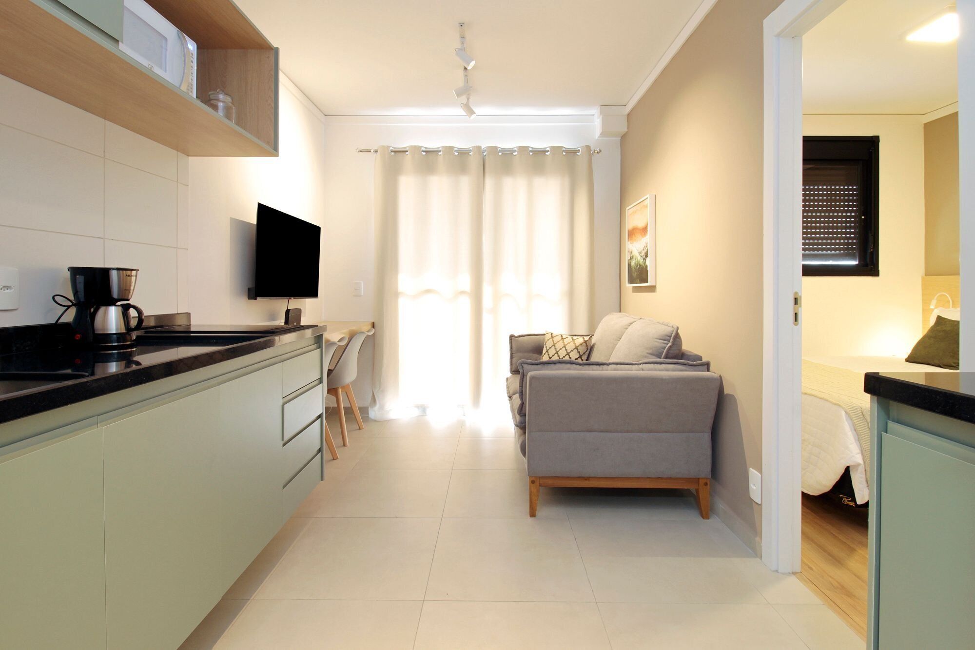 Laptop workspace, blackout drapes, iron/ironing board, free WiFi