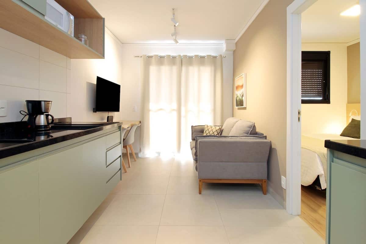 Laptop workspace, blackout drapes, iron/ironing board, free WiFi