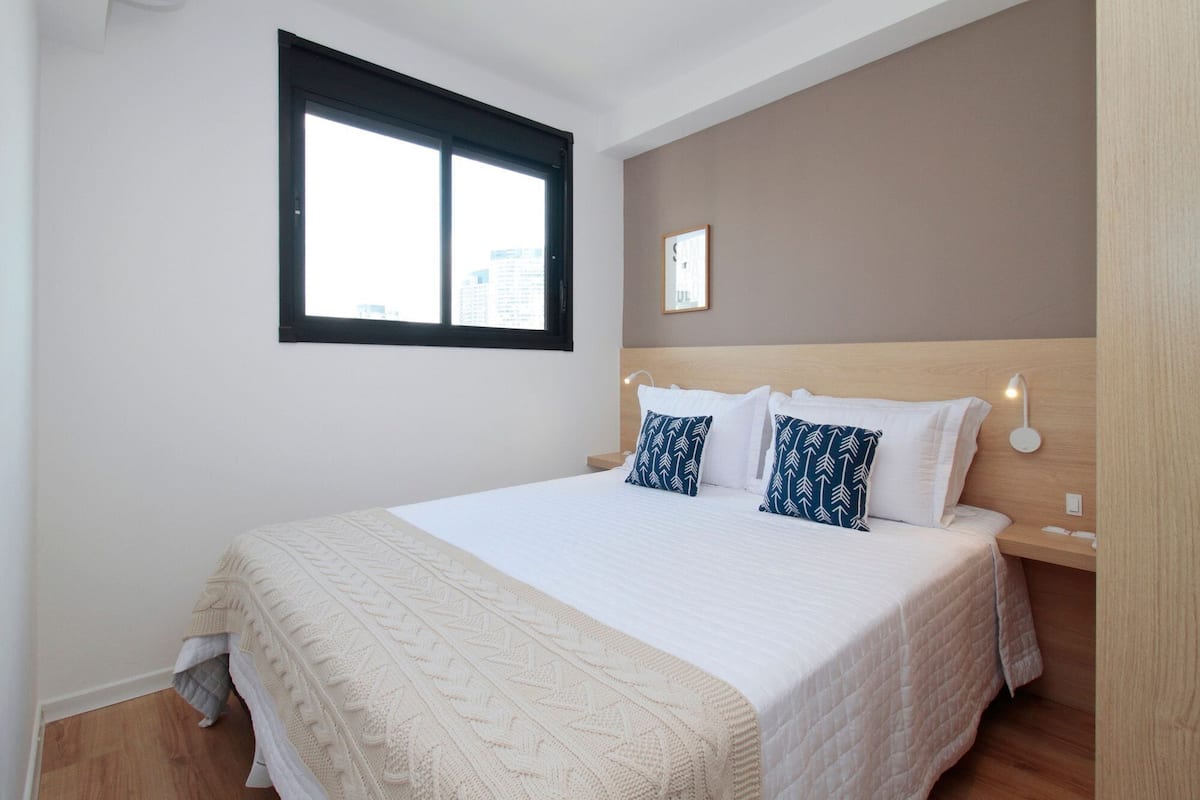 Laptop workspace, blackout drapes, iron/ironing board, free WiFi