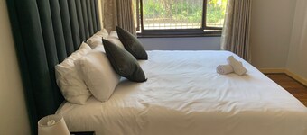 Welcome to Palm Haven on Sarnia, your urban retreat in the heart of Bellair.