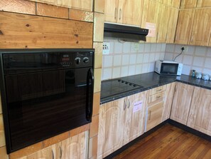 Private kitchen - Suburban 3 bedroom family house in Durban. Drivable distance to activities! (Durban)