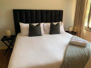 3 bedrooms, iron/ironing board, free WiFi, bed sheets - Suburban 3 bedroom family house in Durban. Drivable distance to activities! (Durban)