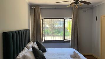 3 habitaciones, tabla de planchar con plancha, wifi y ropa de cama