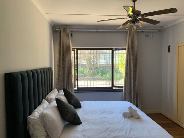 3 室のベッドルーム、アイロン / アイロン台、WiFi、ベッドシーツ