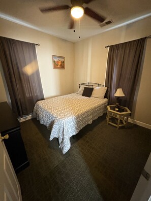 2 bedrooms, iron/ironing board, free WiFi, bed sheets