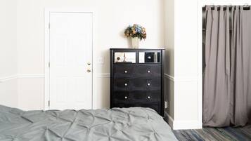 1 slaapkamer, een bureau, een strijkplank/strijkijzer, gratis wifi