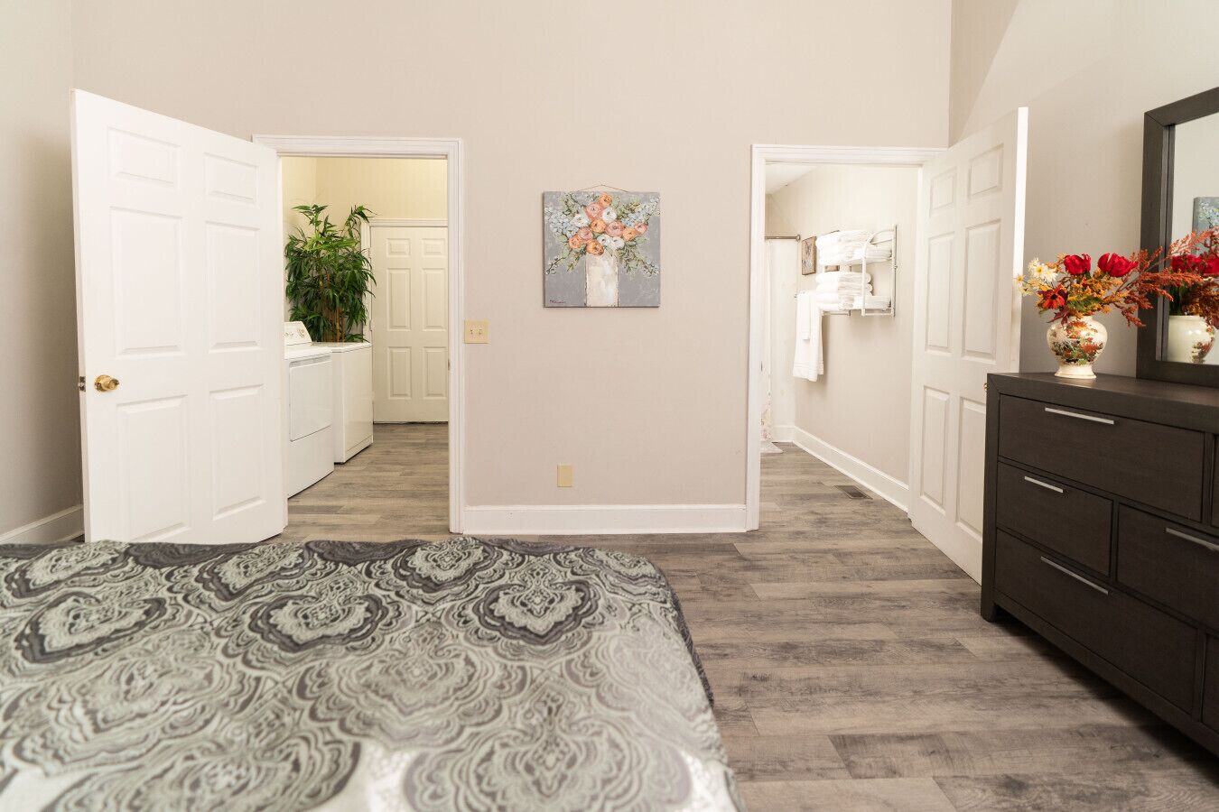 1 habitación, tabla de planchar con plancha, wifi gratis y ropa de cama 