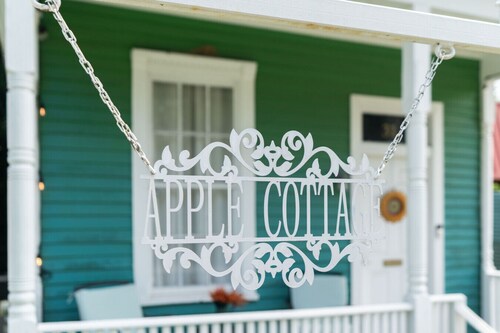 Apple cottage near downtown