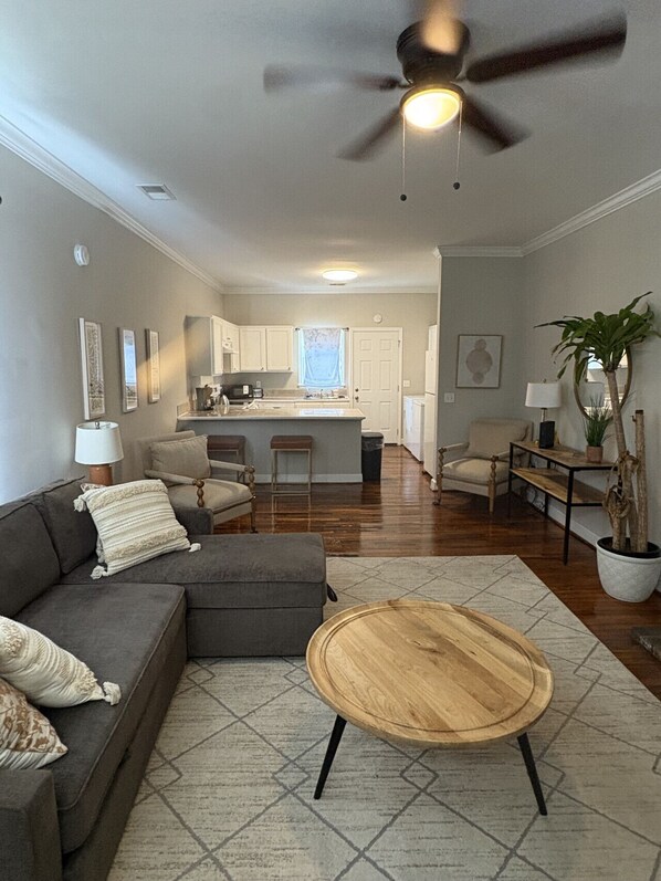 Living area - Magnolia Bungalow near the park in Midtown (Columbus)