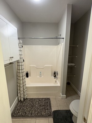 Hair dryer - Oak Bungalow in Midtown (Columbus)