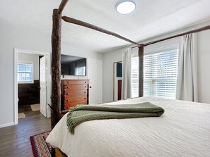 3 bedrooms, iron/ironing board, Internet, bed sheets