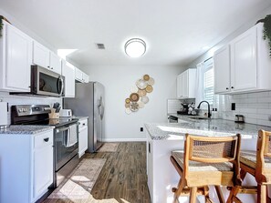 Micro-ondes, four, plaque de cuisson, lave-vaisselle