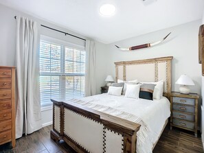 3 bedrooms, iron/ironing board, internet, bed sheets