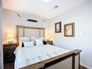 3 bedrooms, iron/ironing board, internet, bed sheets