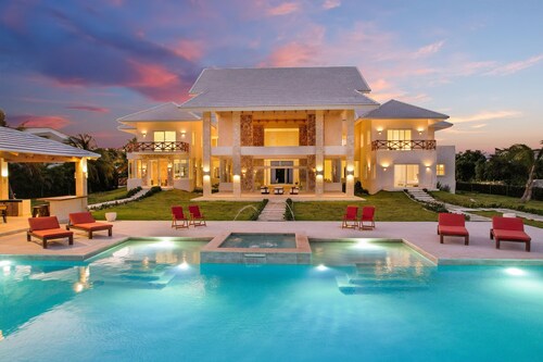 Stunning 6BR Villa With Ocean View in Cap Cana