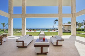 6 bedrooms - Stunning 6BR Villa With Ocean View in Cap Cana (Punta Cana)